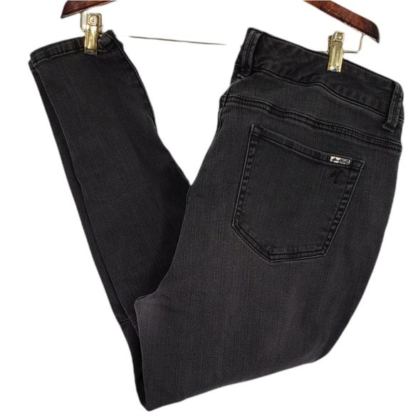 Melissa Mccarthy Seven 7 Black Pencil 